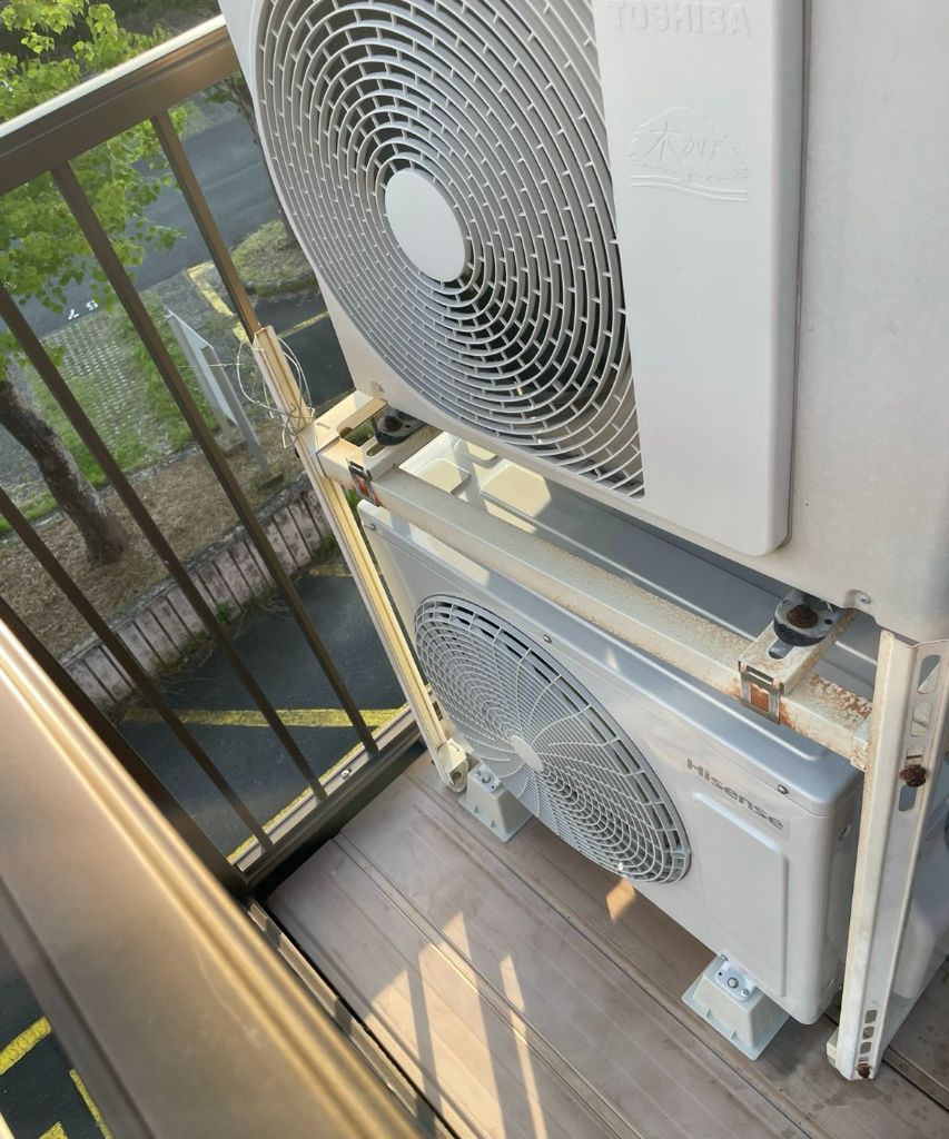 2段架台による室外機2台設置写真